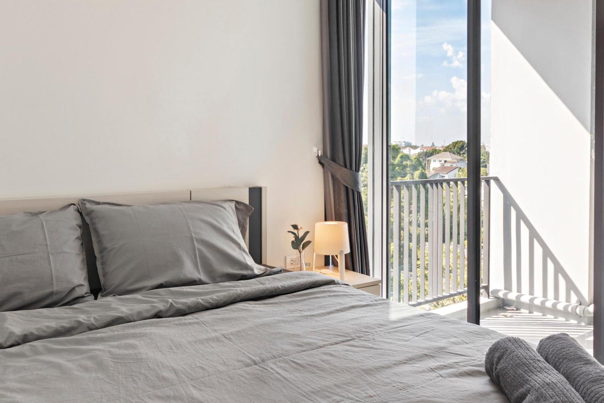 Nidhra นิทรา Apartamento Ban Lat Krachaeng Exterior foto