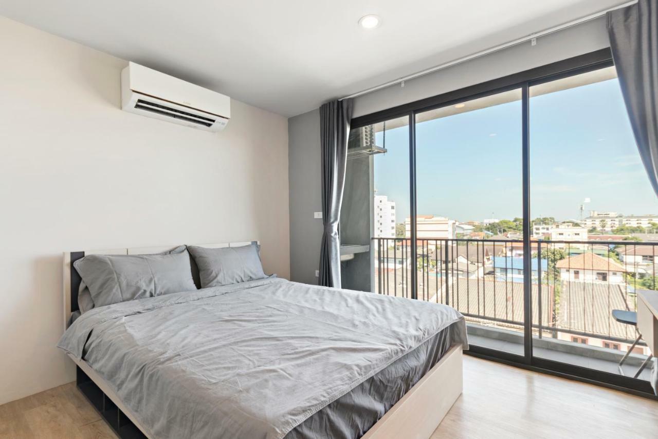Nidhra นิทรา Apartamento Ban Lat Krachaeng Exterior foto